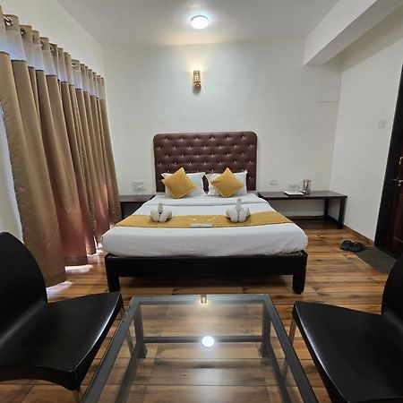 Hotel Vyankatesh & Pure Veg Restaurant Mahābaleshwar Екстериор снимка