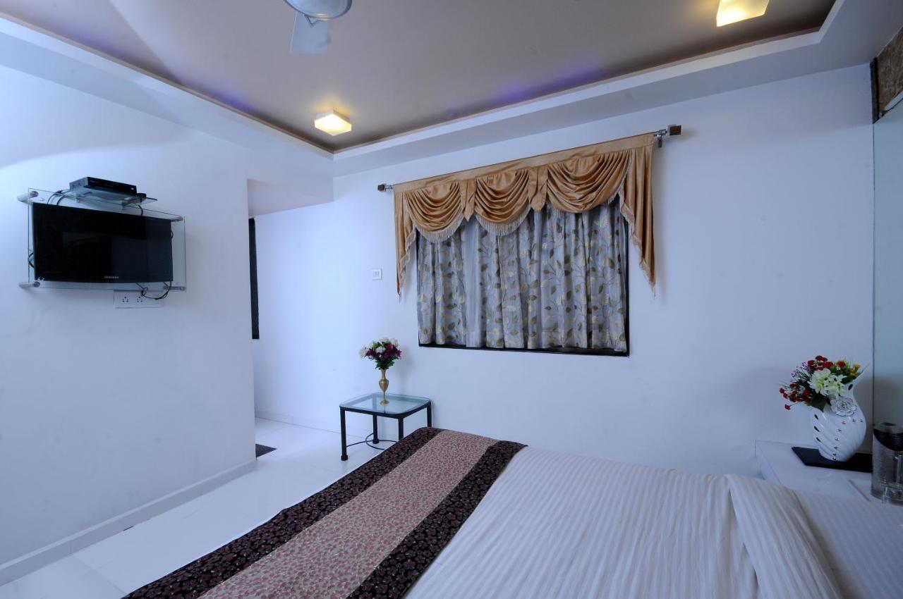 Hotel Vyankatesh & Pure Veg Restaurant Mahābaleshwar Екстериор снимка