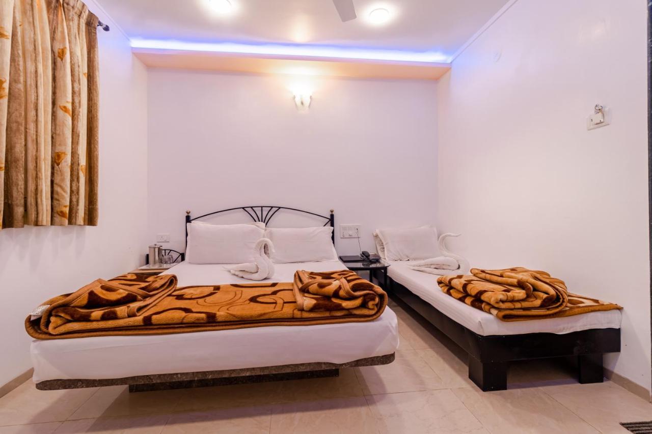 Hotel Vyankatesh & Pure Veg Restaurant Mahābaleshwar Екстериор снимка