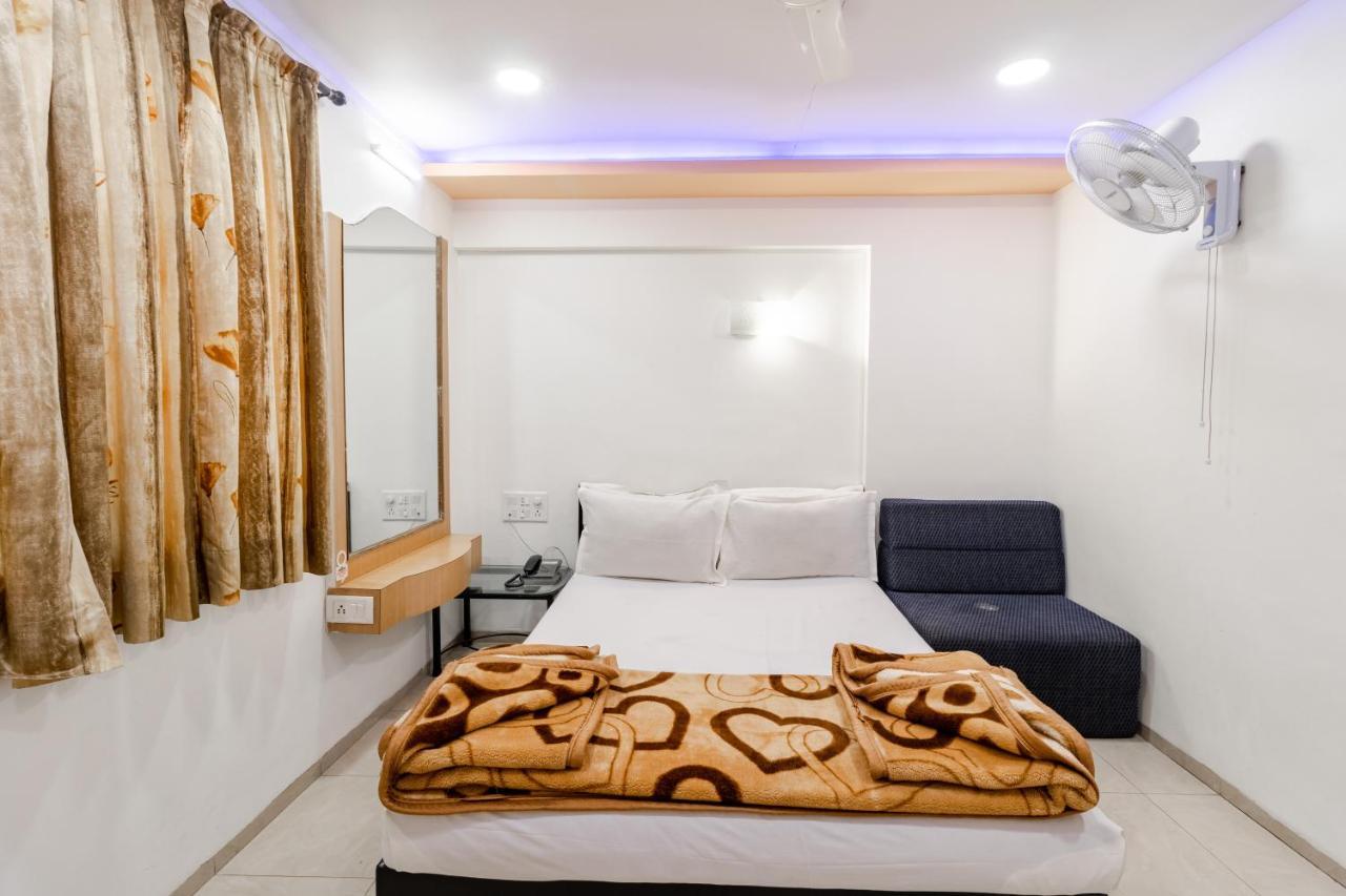 Hotel Vyankatesh & Pure Veg Restaurant Mahābaleshwar Екстериор снимка