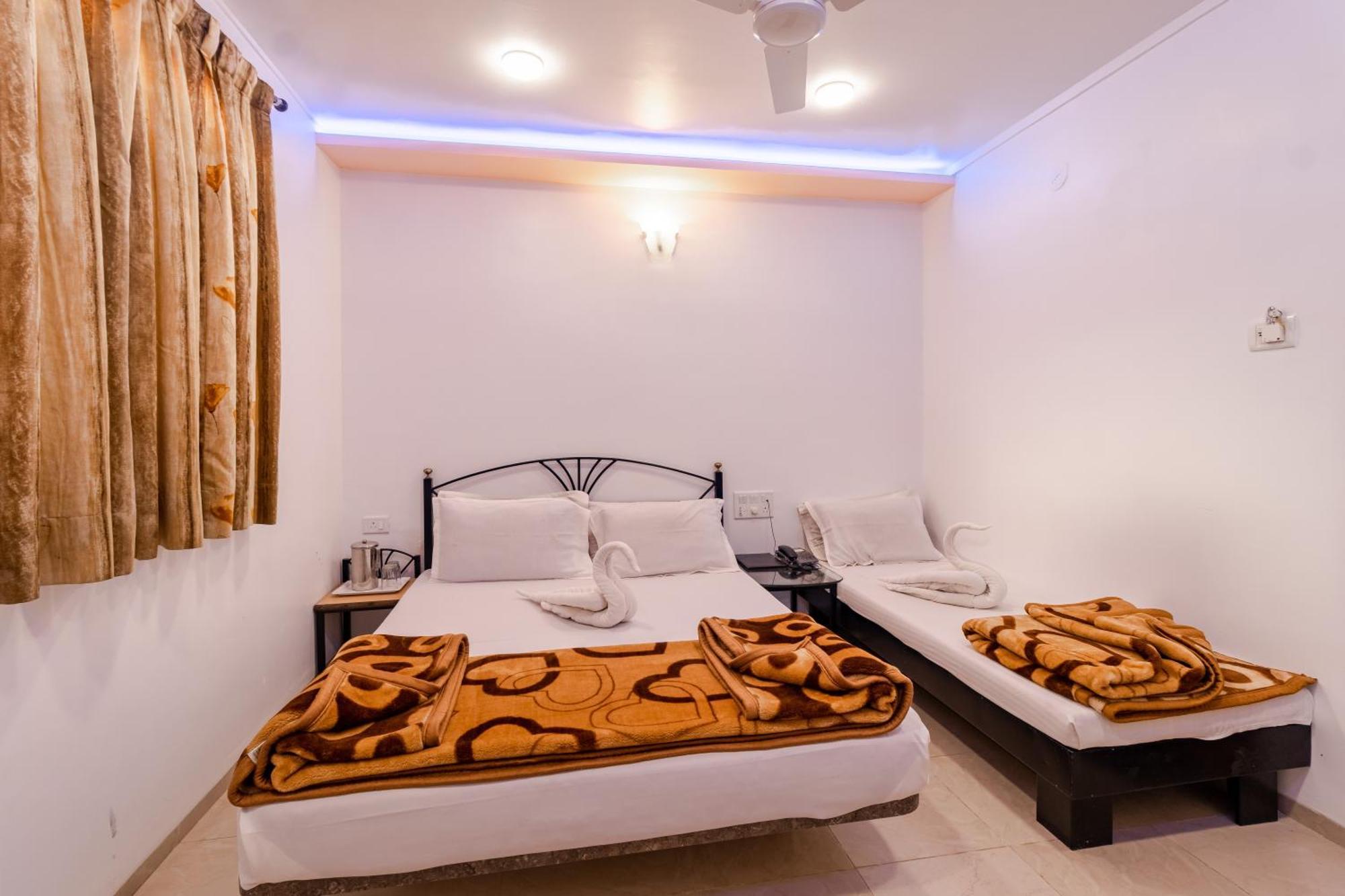 Hotel Vyankatesh & Pure Veg Restaurant Mahābaleshwar Екстериор снимка