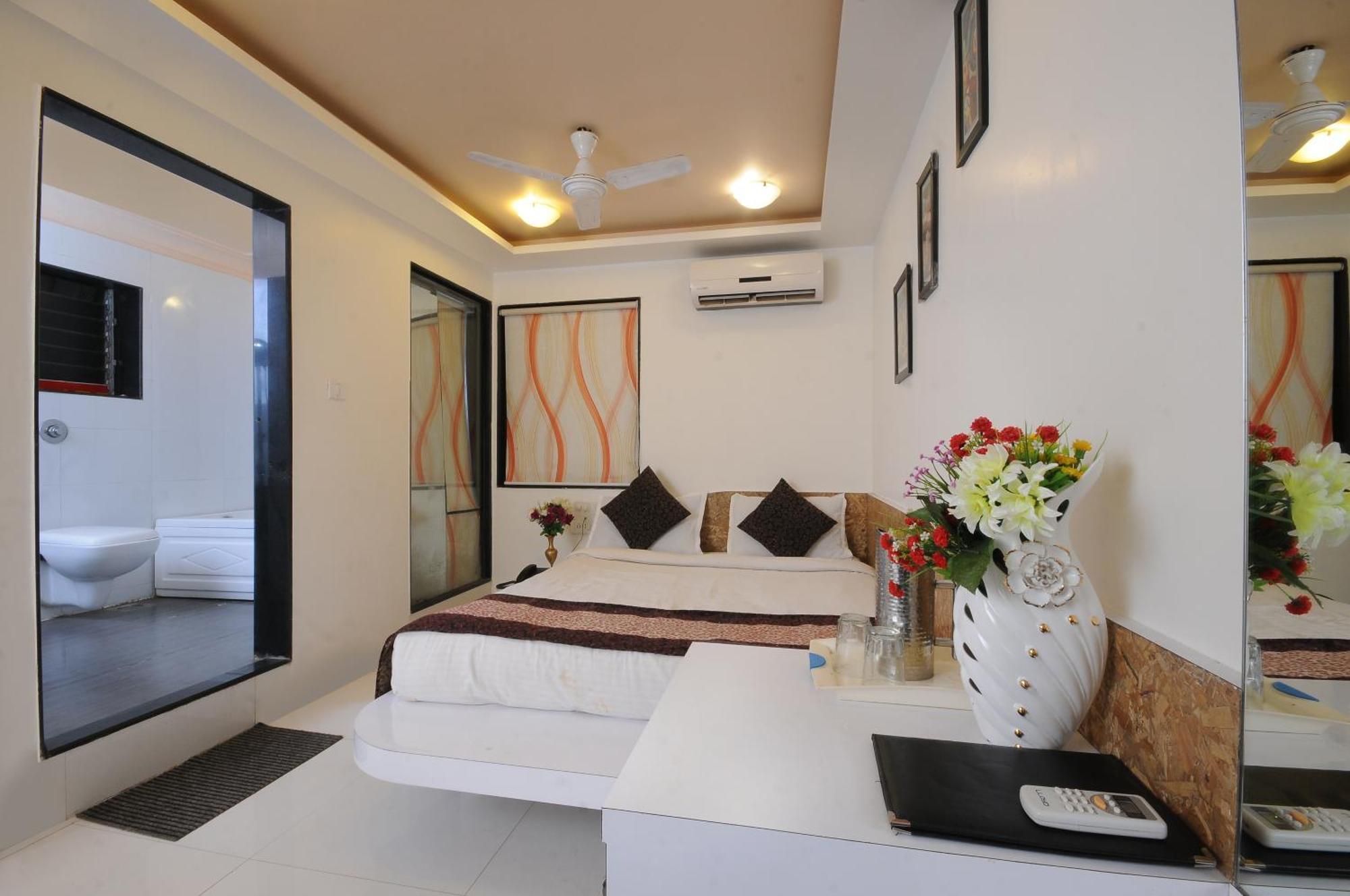 Hotel Vyankatesh & Pure Veg Restaurant Mahābaleshwar Екстериор снимка