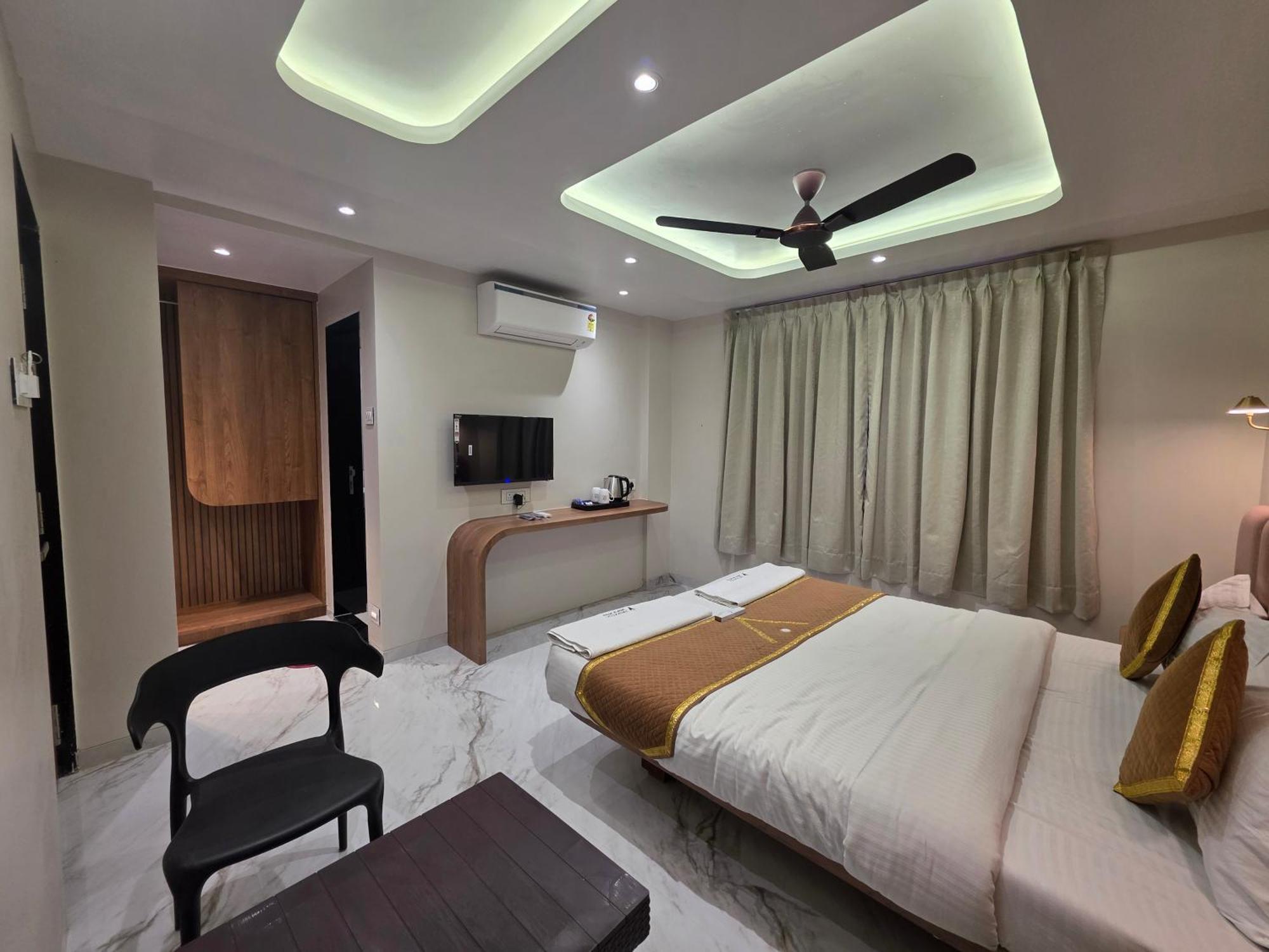 Hotel Vyankatesh & Pure Veg Restaurant Mahābaleshwar Екстериор снимка