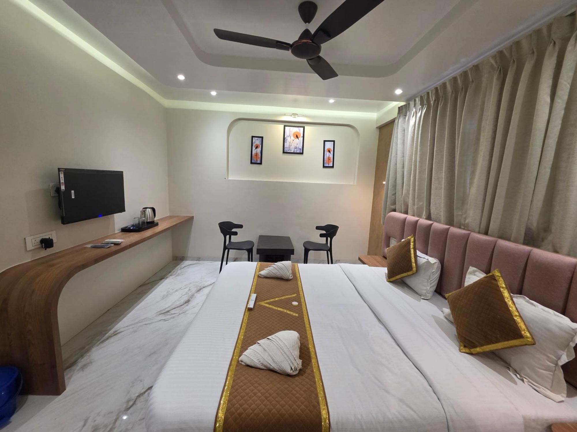Hotel Vyankatesh & Pure Veg Restaurant Mahābaleshwar Екстериор снимка