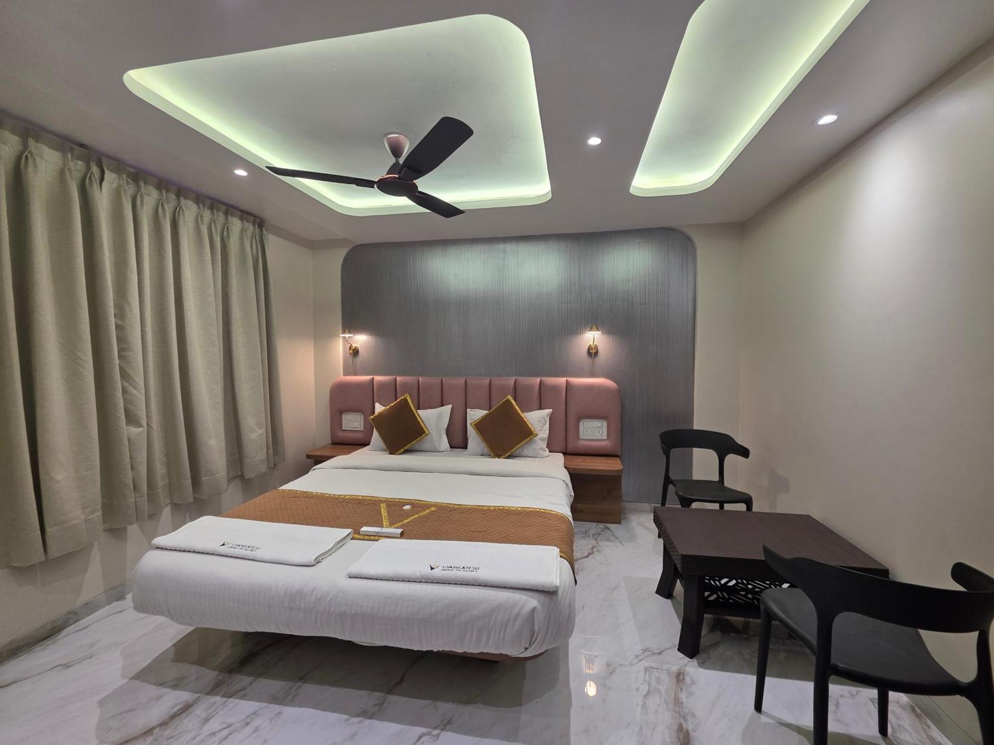 Hotel Vyankatesh & Pure Veg Restaurant Mahābaleshwar Екстериор снимка