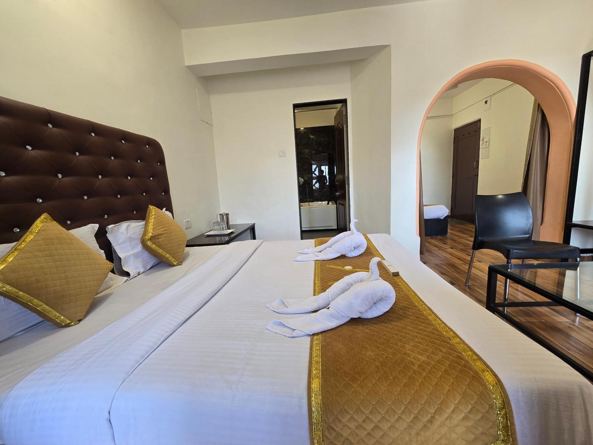 Hotel Vyankatesh & Pure Veg Restaurant Mahābaleshwar Екстериор снимка