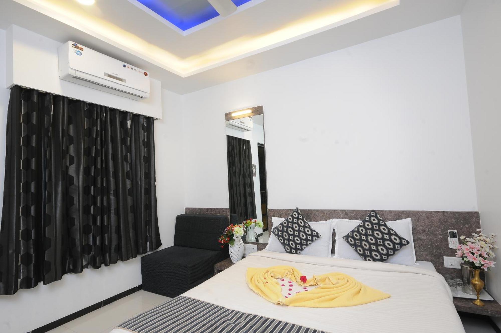 Hotel Vyankatesh & Pure Veg Restaurant Mahābaleshwar Екстериор снимка