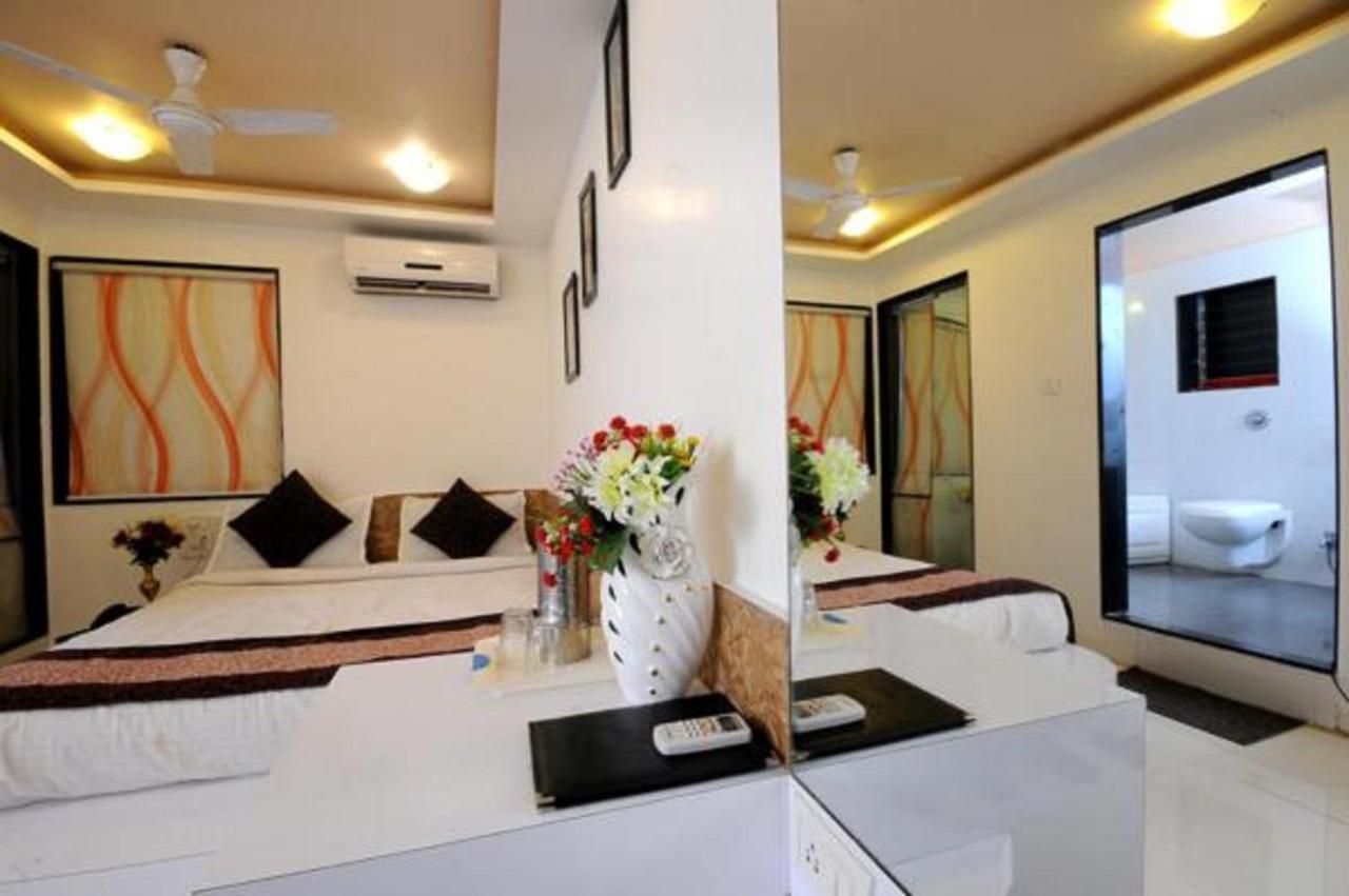 Hotel Vyankatesh & Pure Veg Restaurant Mahābaleshwar Екстериор снимка