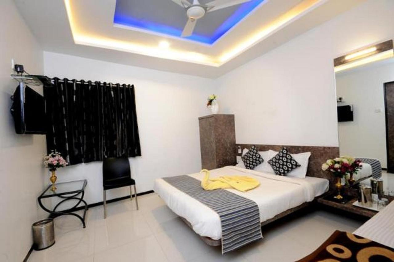 Hotel Vyankatesh & Pure Veg Restaurant Mahābaleshwar Екстериор снимка