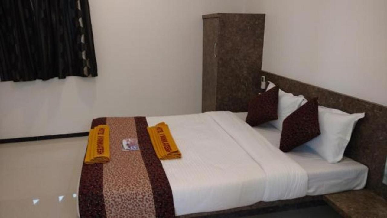 Hotel Vyankatesh & Pure Veg Restaurant Mahābaleshwar Екстериор снимка