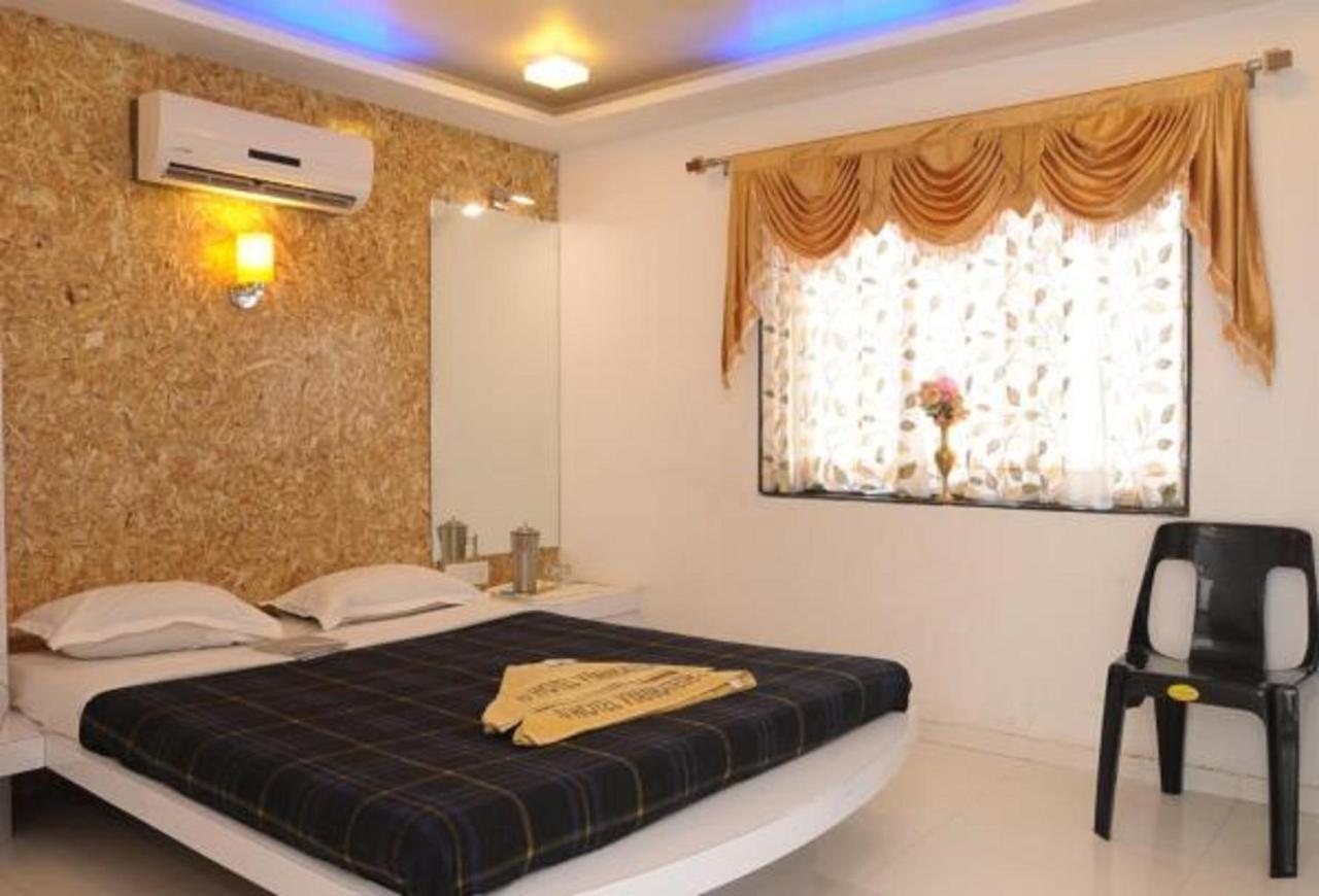 Hotel Vyankatesh & Pure Veg Restaurant Mahābaleshwar Екстериор снимка