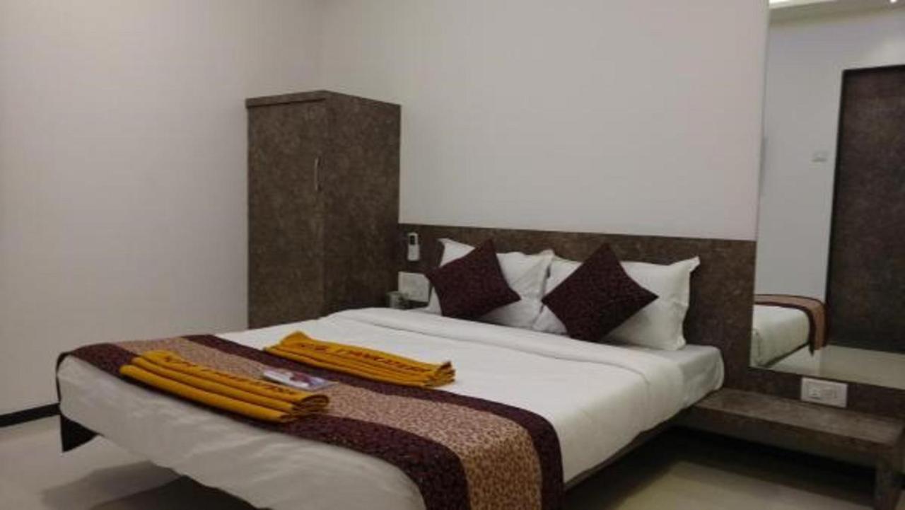 Hotel Vyankatesh & Pure Veg Restaurant Mahābaleshwar Екстериор снимка